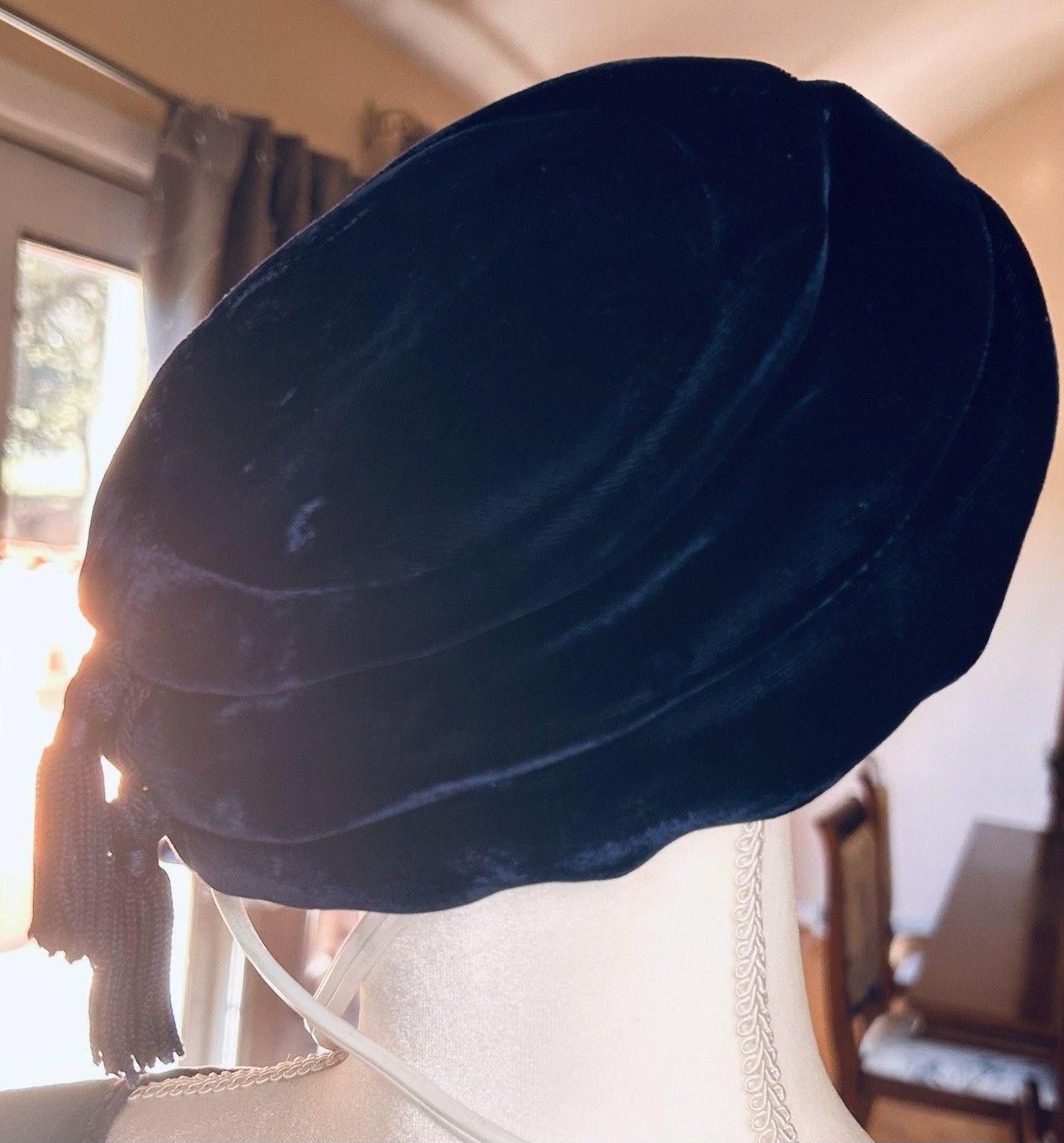Other XS 1940s Valerie Modes dark blue Velvet Hat Elegant USA Size ONE SIZE - 5 Thumbnail