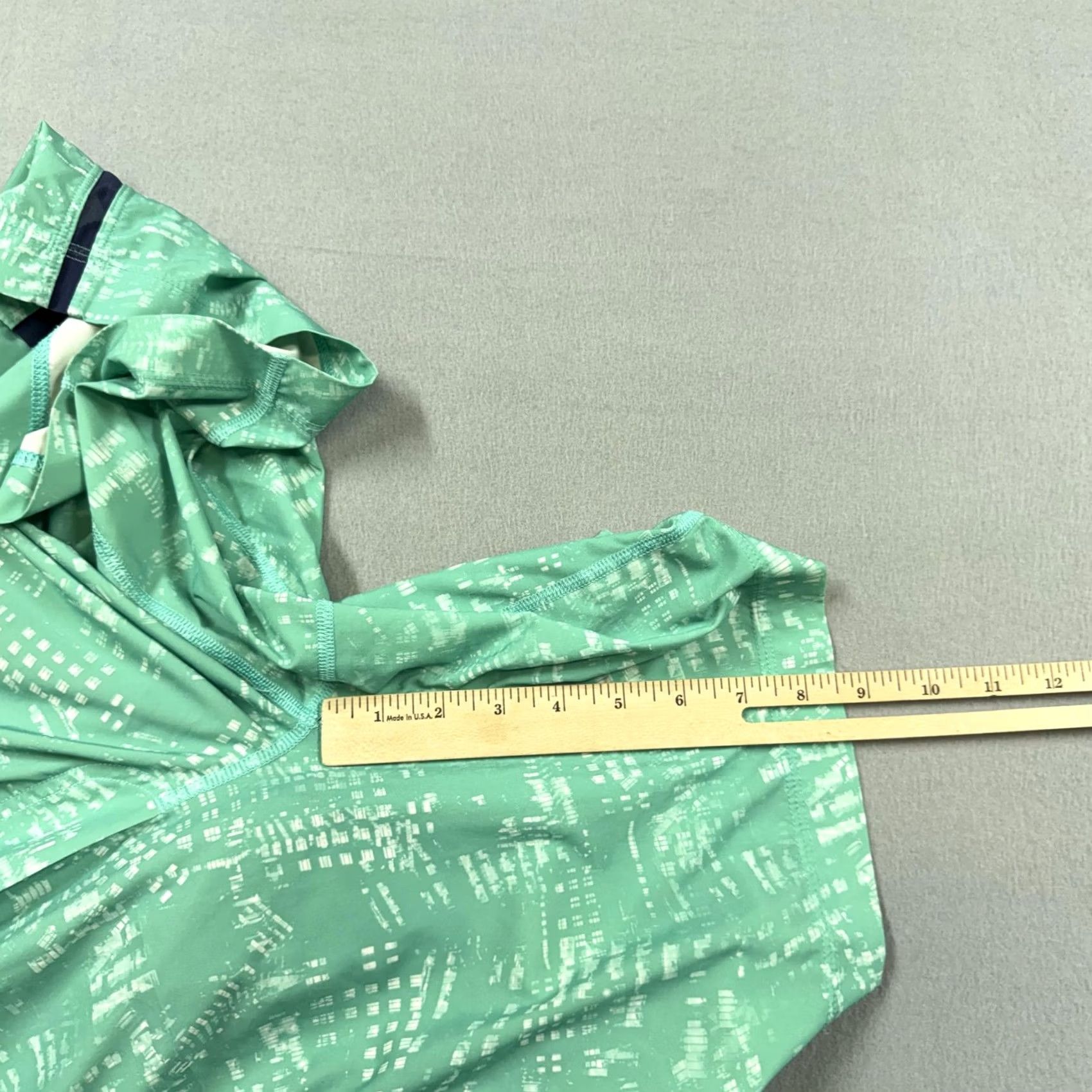 Lululemon Lululemon Shorts Mens 33 Green Geometric Lined 9" Inseam Athletic Gym Running Jogging Pockets Elastic Drawstring Waist Size US 33 - 6 Thumbnail