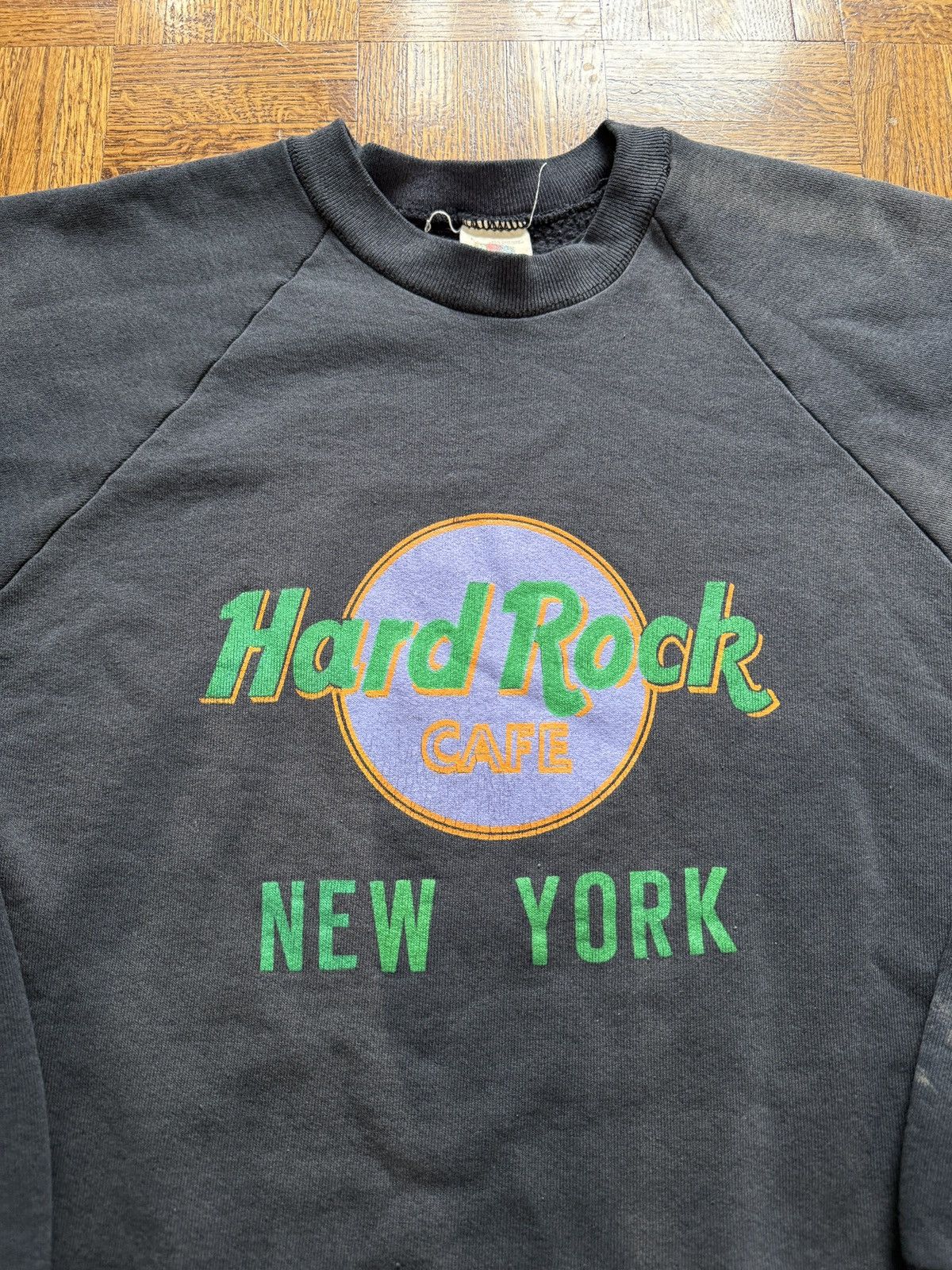Vintage Vintage 80s Hard Rock Cafe New York Faded Sweatshirt Size US L / EU 52-54 / 3 - 3 Thumbnail