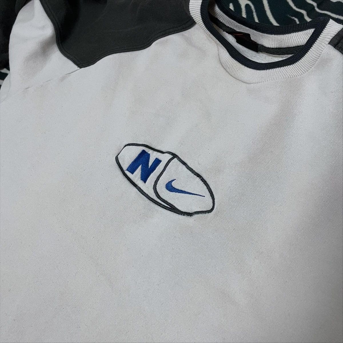 Nike Sweatshirt Nike Vintage Central Swoosh Rare 90s Size US L / EU 52-54 / 3 - 4 Thumbnail