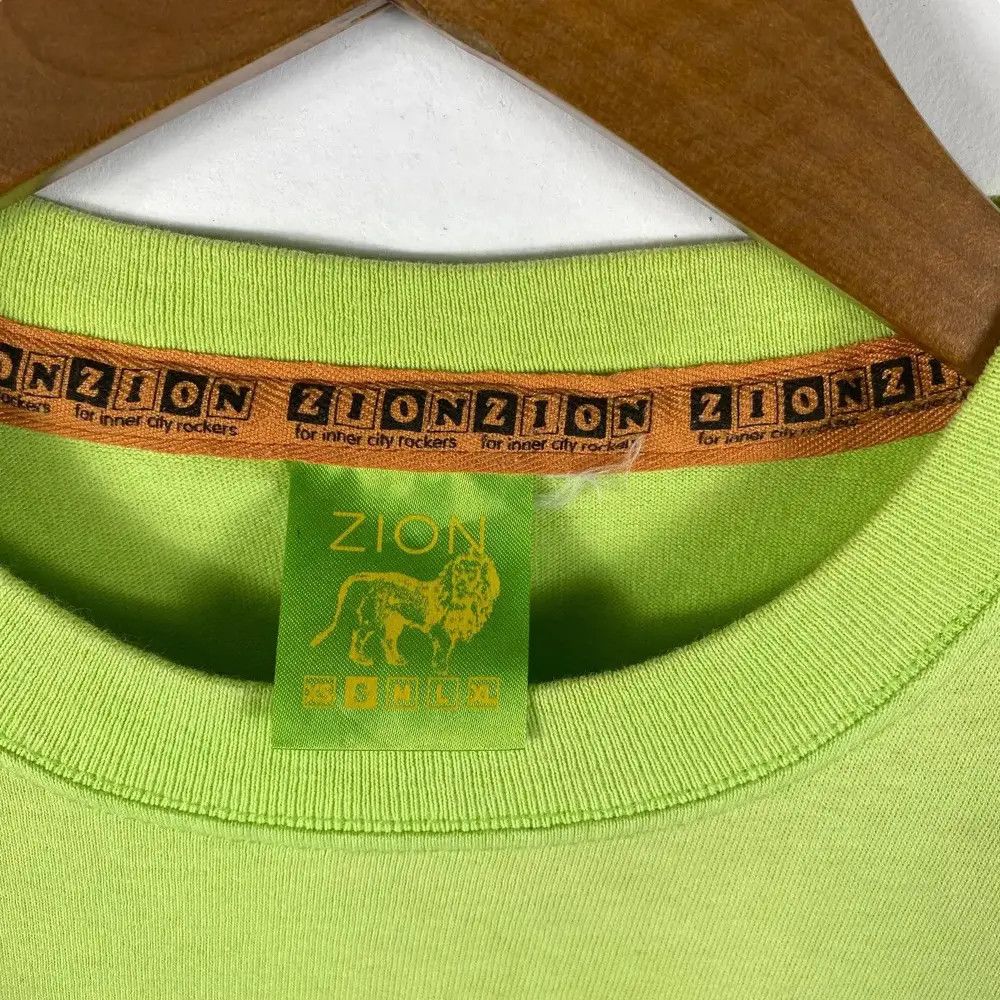 Vintage Vintage 00's ZION For Inner City Rocker Cartoon Graphic Tee Size US S / EU 44-46 / 1 - 6 Thumbnail