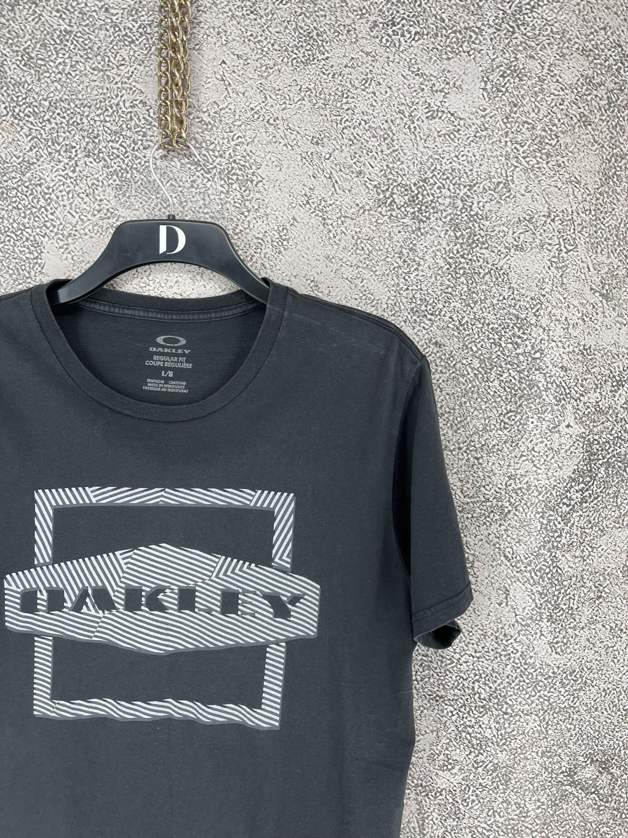 Oakley Oakley Vintage 3D Logo Y2K Archival 90s T shirt Size US L / EU 52-54 / 3 - 5 Thumbnail