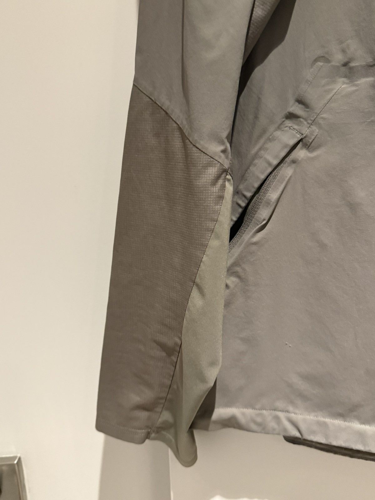 Lululemon Lululemon Light Running Jacket Size US S / EU 44-46 / 1 - 4 Thumbnail