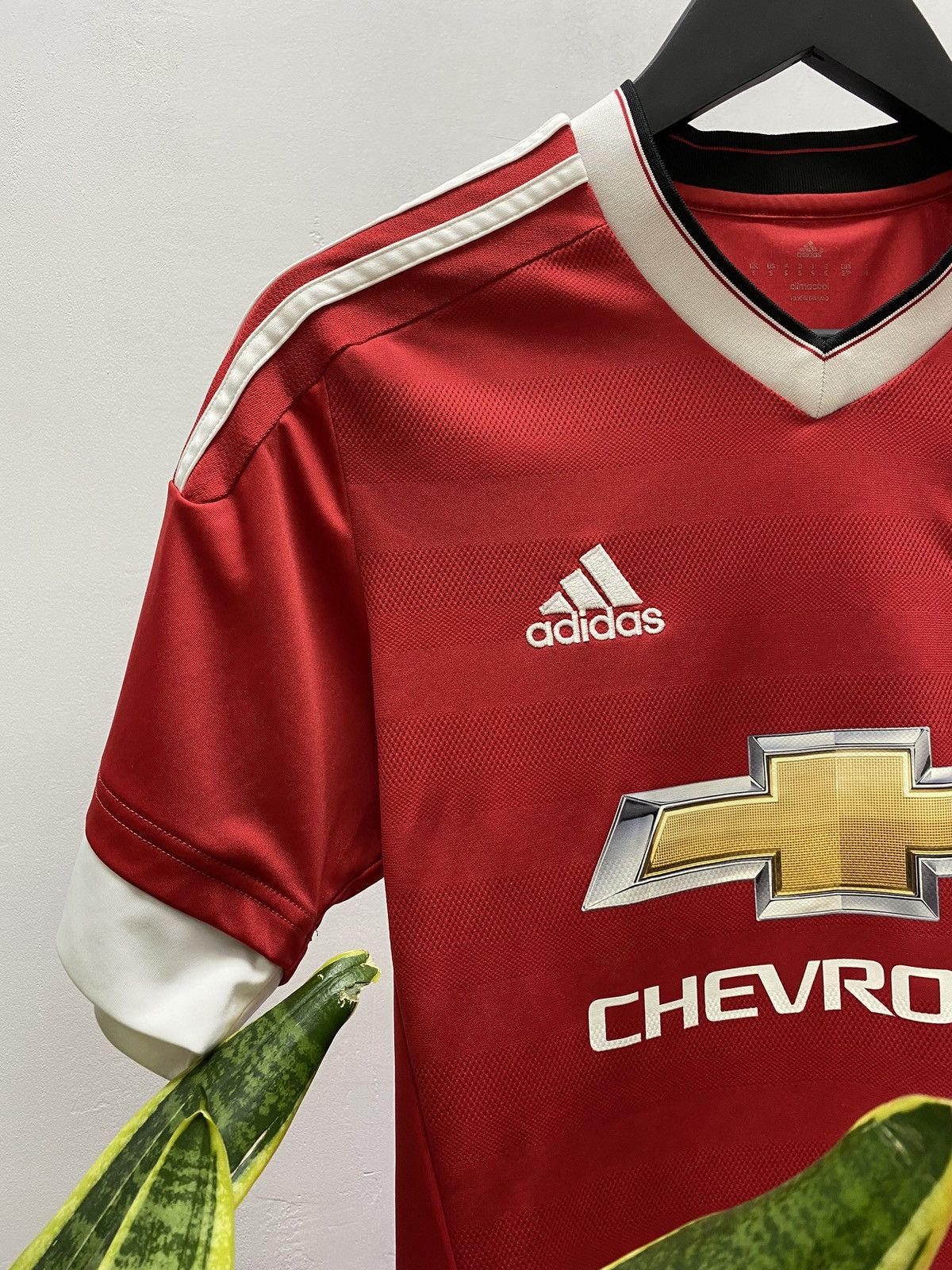 Adidas × Vintage Manchester United 2015/2016 Home Soccer Jersey Football Size US S / EU 44-46 / 1 - 6 Thumbnail