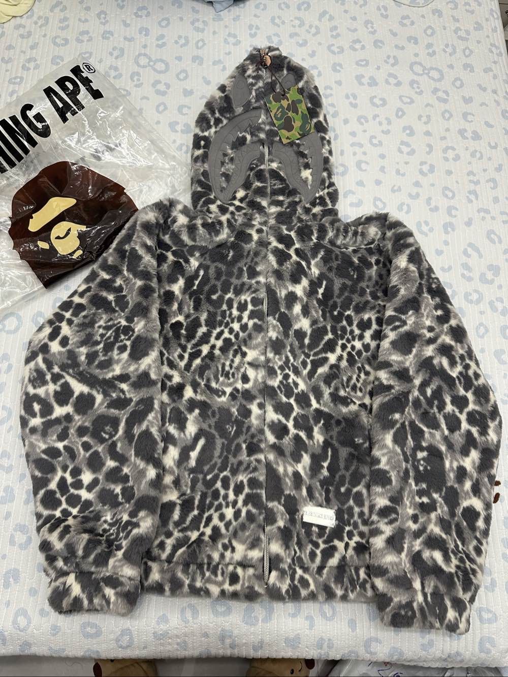 Bape A Bathing Ape Leopard Faux Fur Shark Hoodie Size L Size US L / EU 52-54 / 3 - 1 Thumbnail