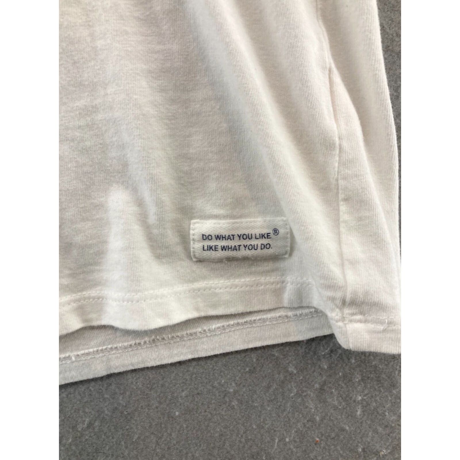 Life is Good VINTAGE Life is Good Women's T-Shirt M Beach Sunset V-Neck Short Sleeve White Casual Style Size M / US 6-8 / IT 42-44 - 4 Thumbnail