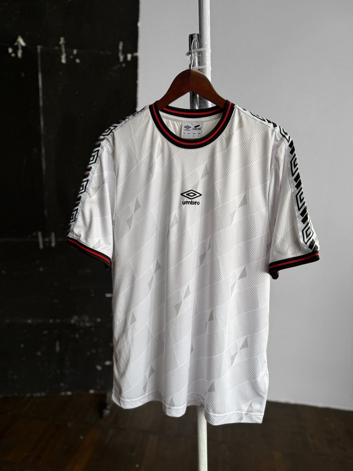 Umbro Umbro Carling Mens White Football Jersey Soccer Shirt Size US L / EU 52-54 / 3 - 1 Thumbnail