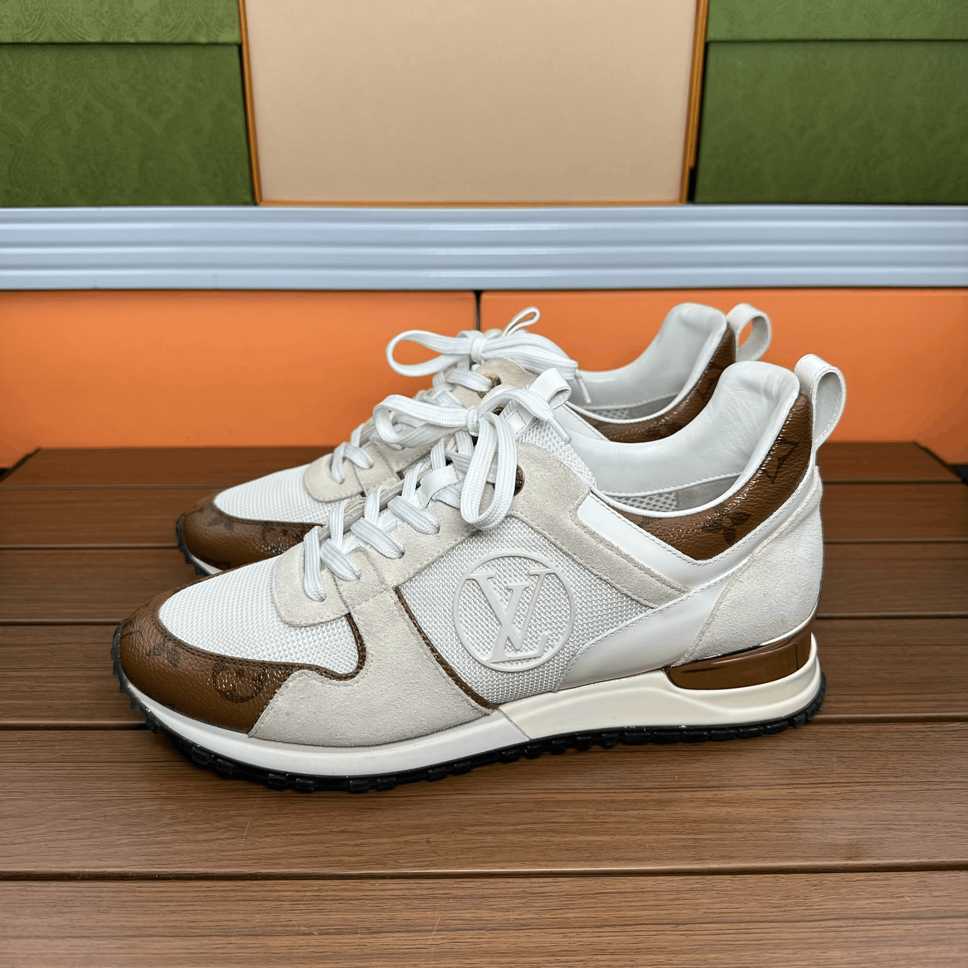 Louis Vuitton Louis Vuitton Casual White Lowtop Sneakers it_38-5 Women Size US 8.5 / IT 38.5 - 1 Thumbnail