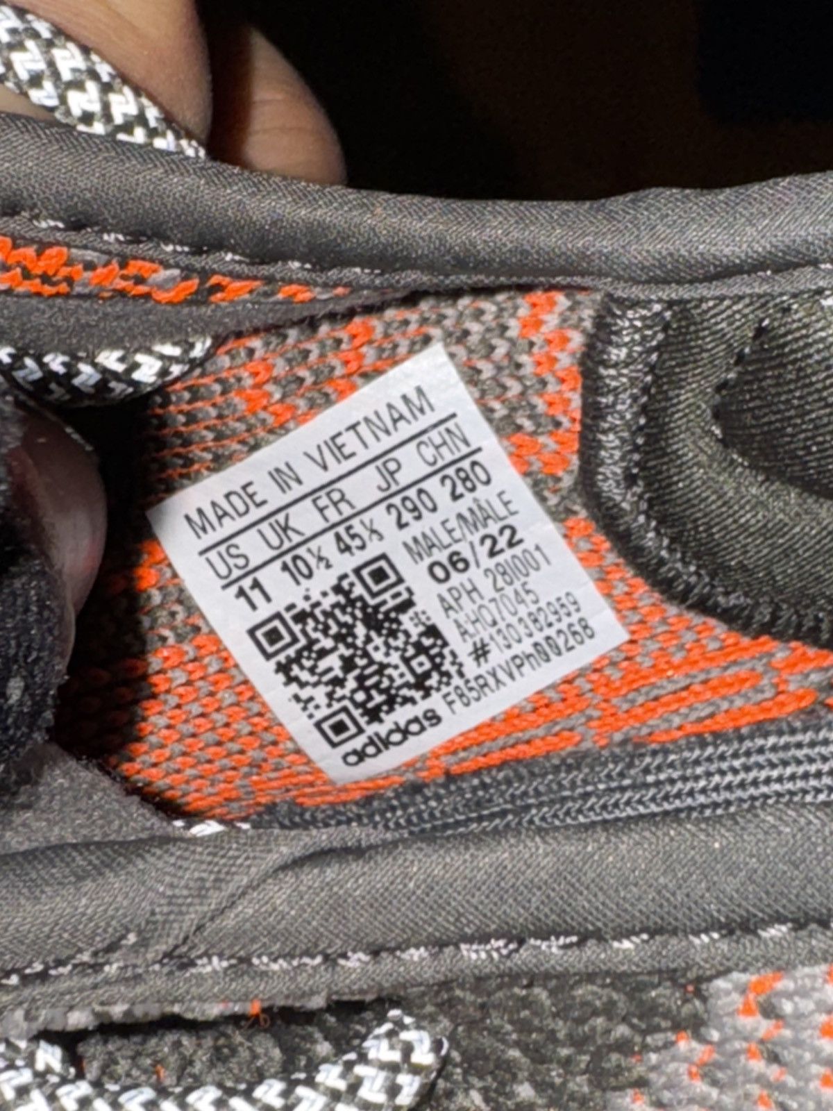 Adidas × Yeezy Carbon Beluga 350 V2 Size US 11 / EU 44 - 13 Thumbnail