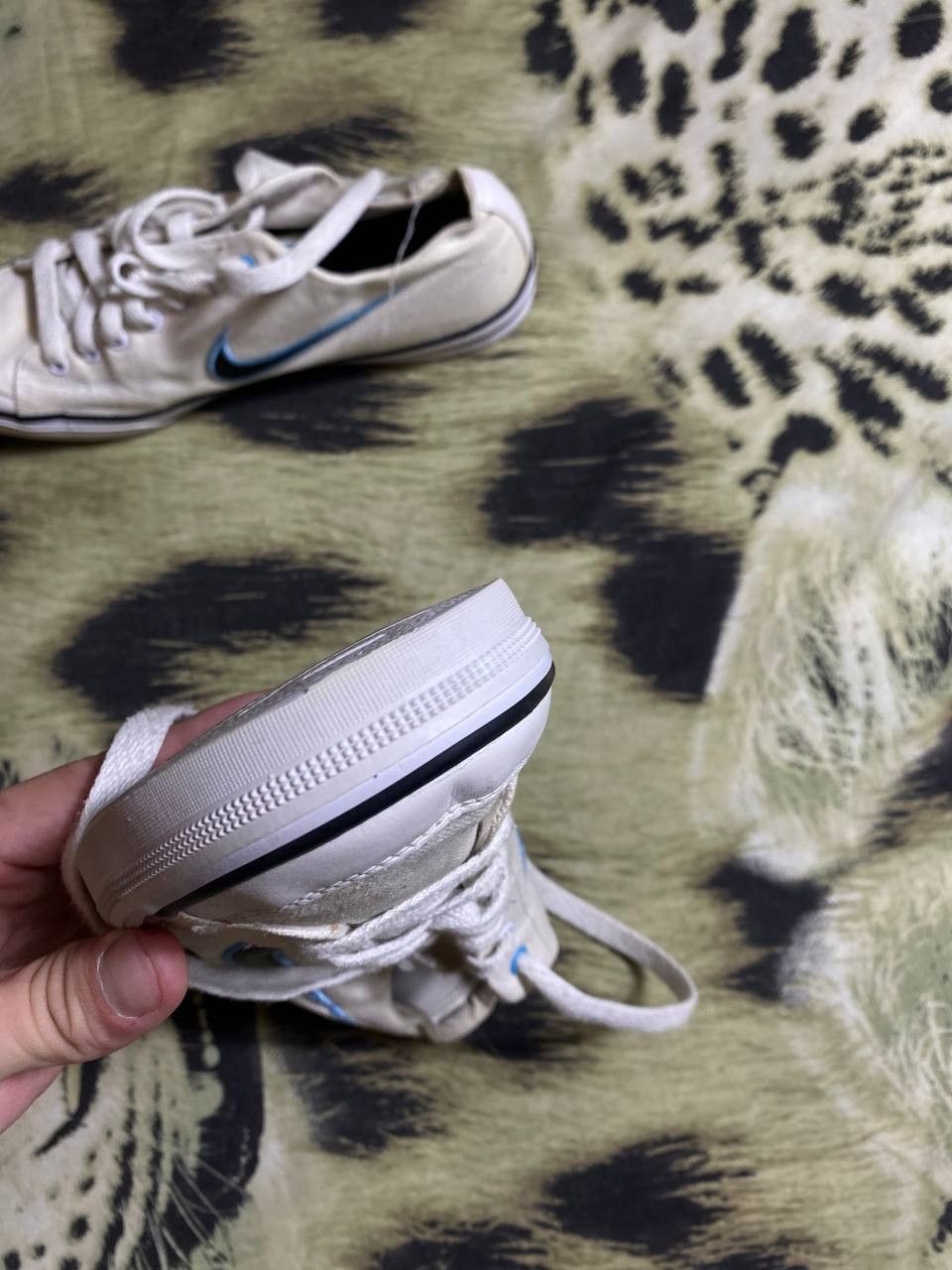 Nike Nike 9 US Men Sneakers Athletic Shoes White / Blue Capri Size US 9 / EU 42 - 3 Thumbnail