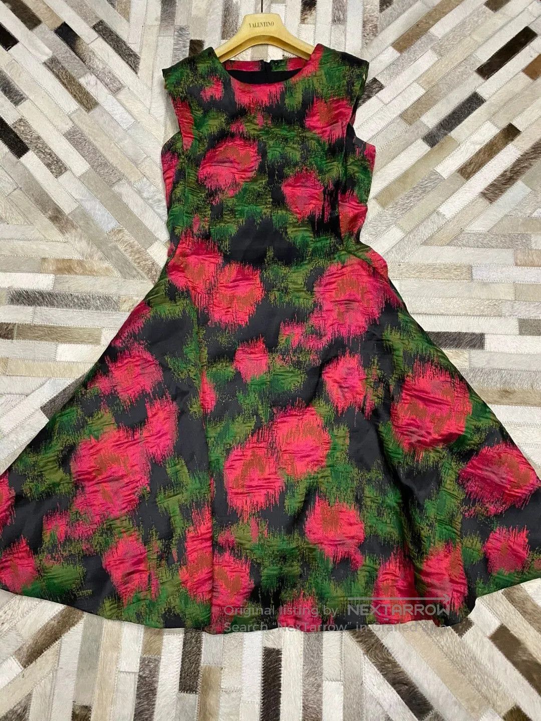 Lanvin Red Green Floral Sleeveless Cocktail Dress. Size US M / EU 48-50 / 2 - 2 Thumbnail