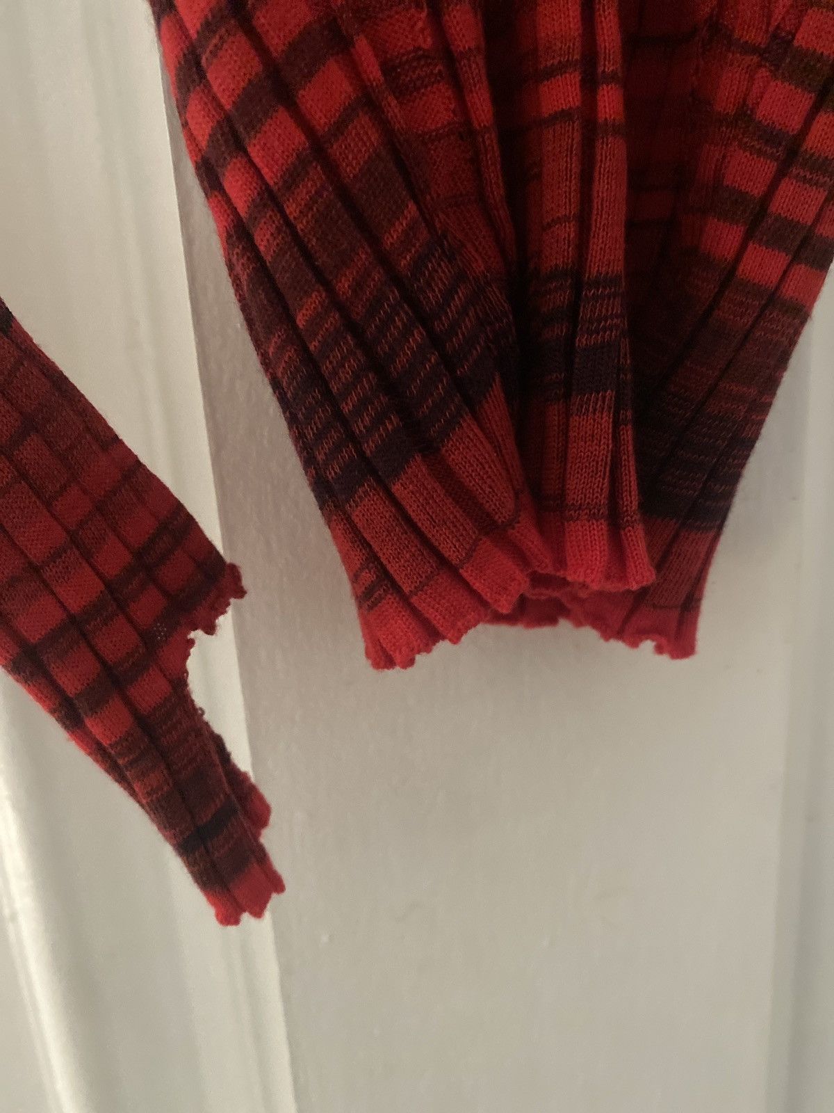 Helmut Lang HELMUT LANG RED/BLACK VNECK KNIT Size XS / US 0-2 / IT 36-38 - 6 Thumbnail