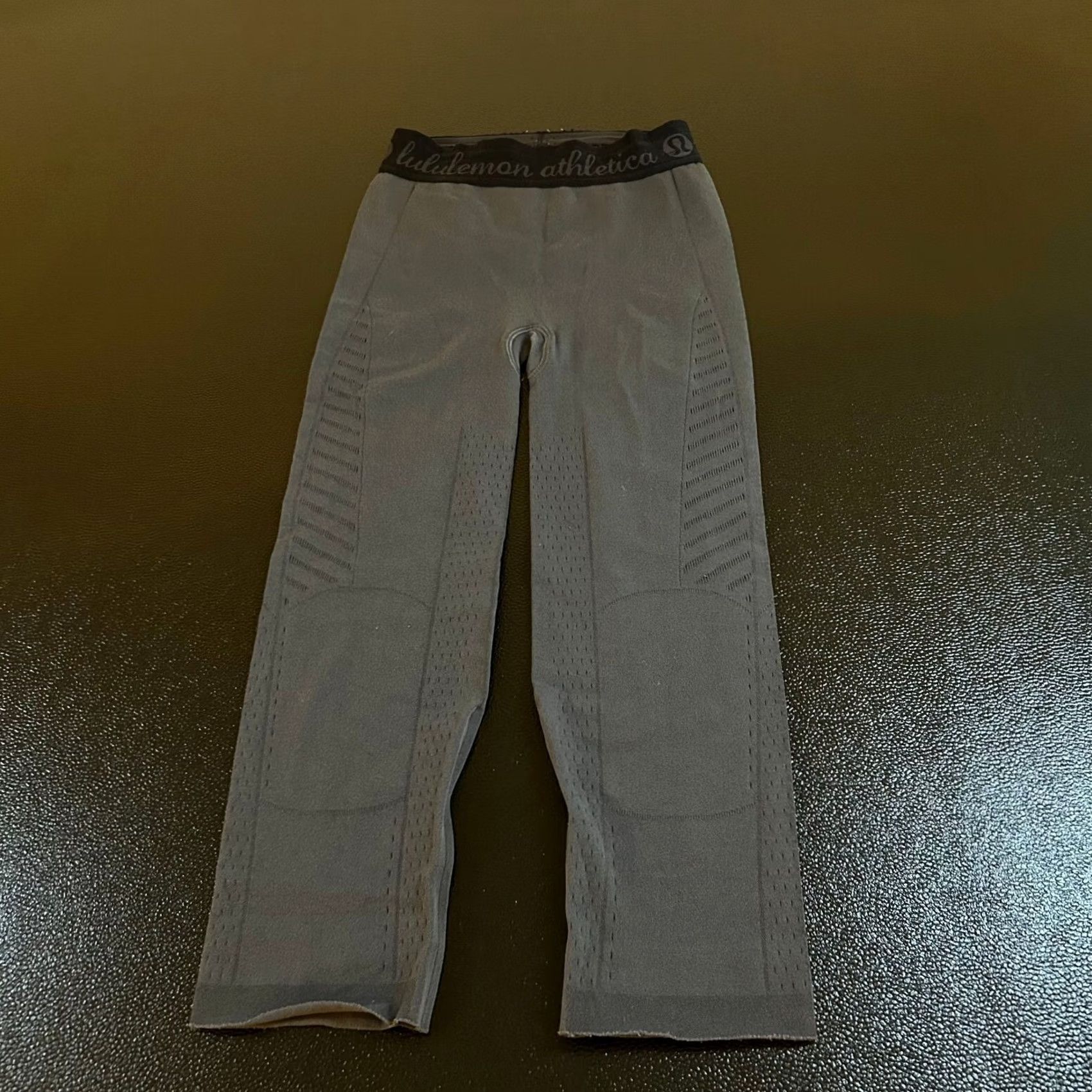 Lululemon Lululemon Ebb To Street Leggings Women Small Gray Seamless Cropped Size 28" / US 6 / IT 42 - 2 Thumbnail