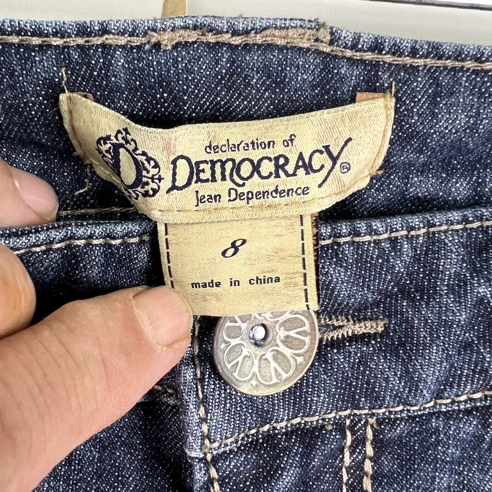Vintage Democracy Jeans Cropped Distressed Blue Denim 8 Womens Regular Size 30 Inseam 22 Back Pockets Embroidered Belt Loops 5-Pocket Size 30" / US 8 / IT 44 - 5 Thumbnail