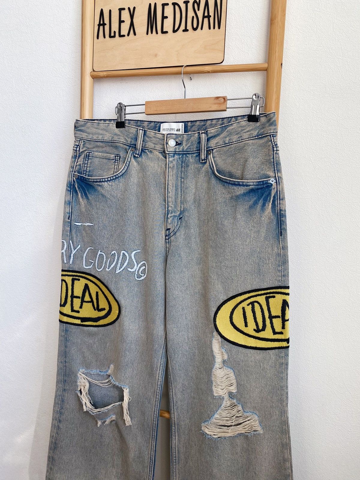 H&M × Jean-Michel Basquiat × Who Decides War Who Decides War bootcut loose jeans H&M x Basquiat x Ev&Tela Size US 34 / EU 50 - 2 Thumbnail
