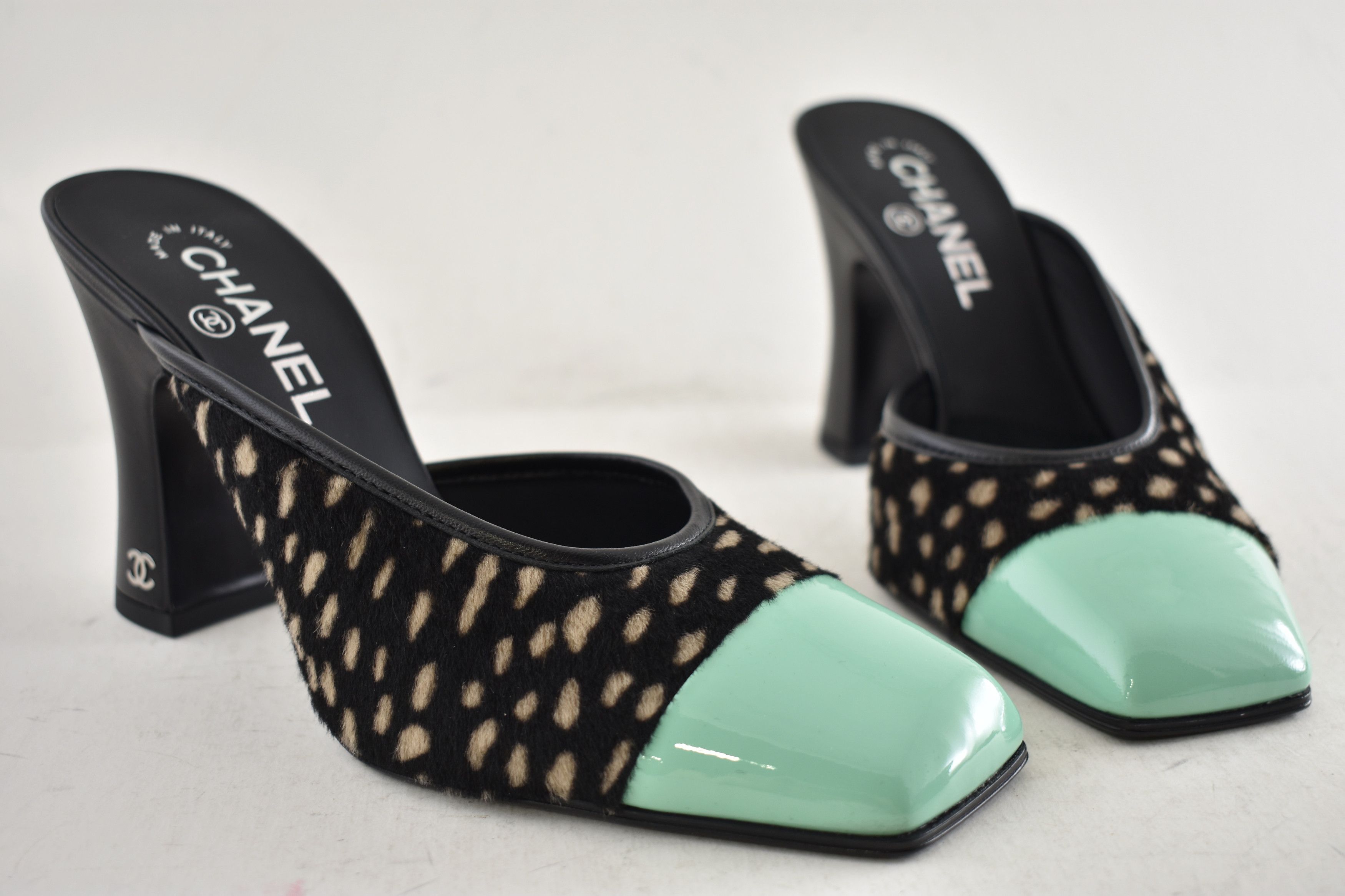Chanel 26S Blazy White Pony Fur Green Block Heel Pump Mule 36 Size US 6 / IT 36 - 5 Thumbnail