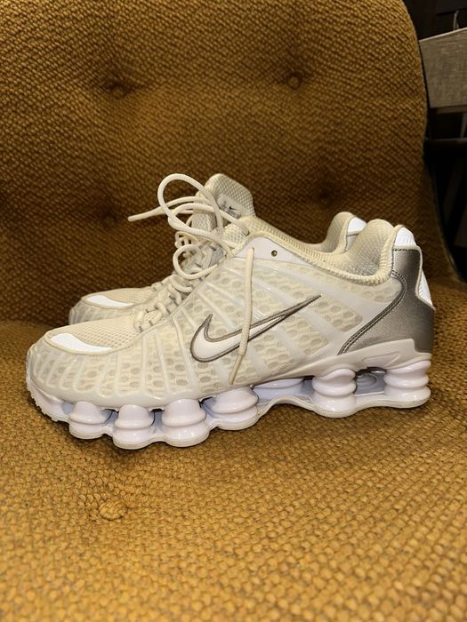 Nike shox creme hot sale