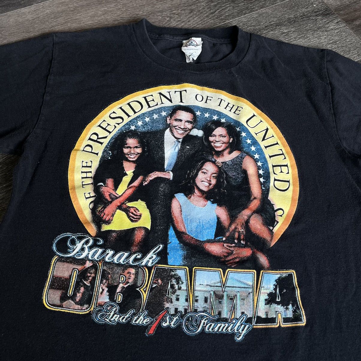 Vintage Vintage President Barack Obama And The Family Graphic Tee Size US S / EU 44-46 / 1 - 1 Thumbnail