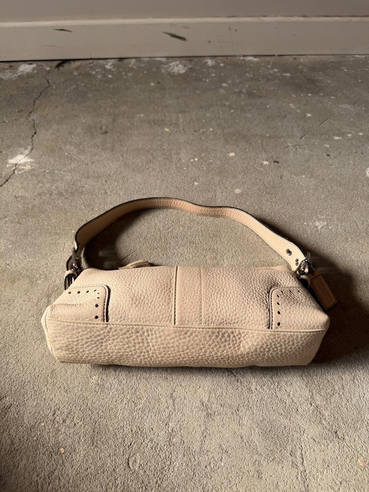 Coach Coach Signature Hampton Baguette Leather Shoulder Bag Cream Size ONE SIZE - 8 Thumbnail
