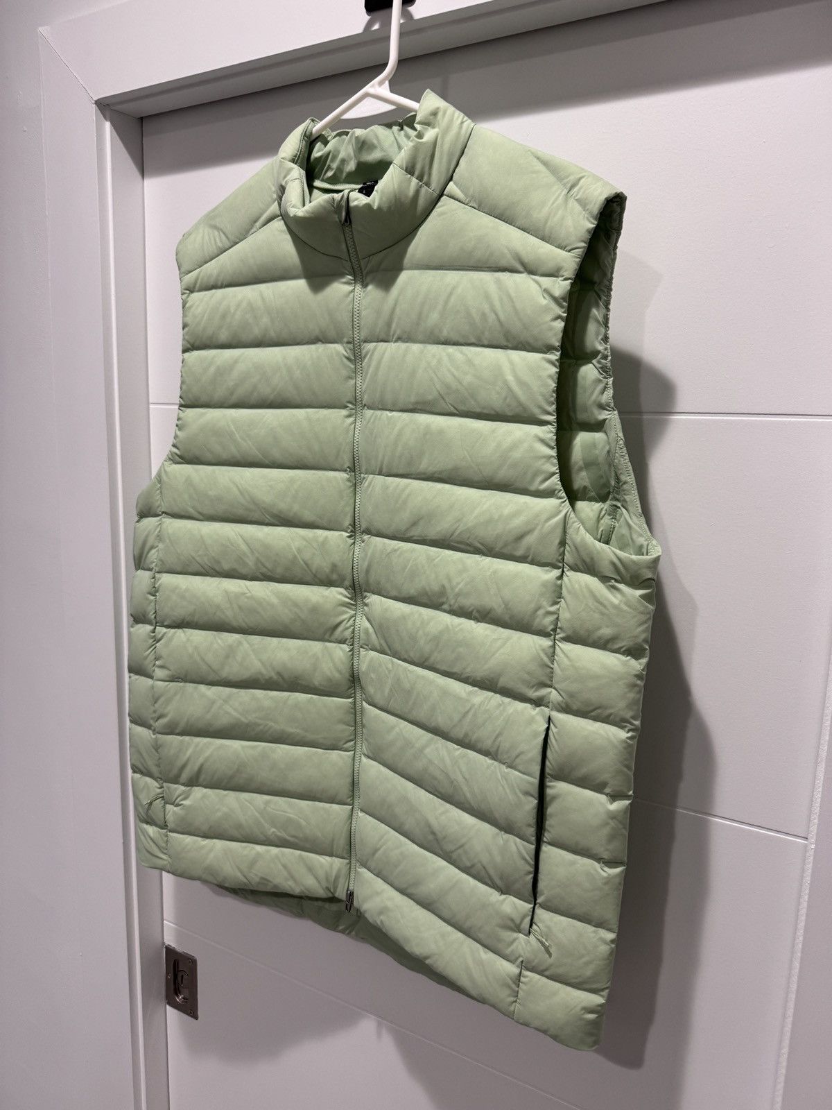 Lululemon Lululemon Navigation Goose Down Puffer Vest Creamy Mint Sz L Size US L / EU 52-54 / 3 - 3 Thumbnail