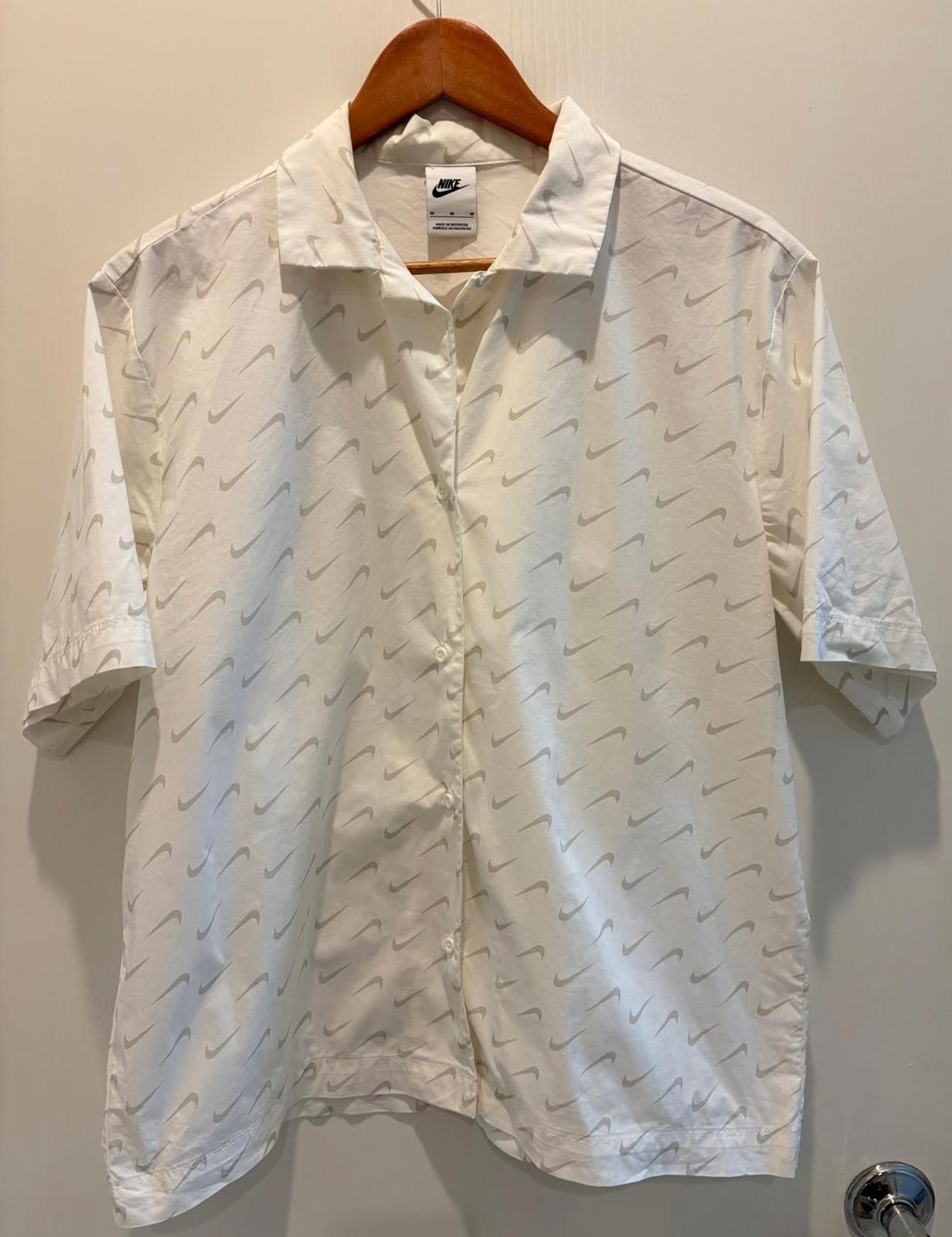 Nike Nike White Button-Up Golf Shirt - Size M Size M / US 6-8 / IT 42-44 - 1 Thumbnail