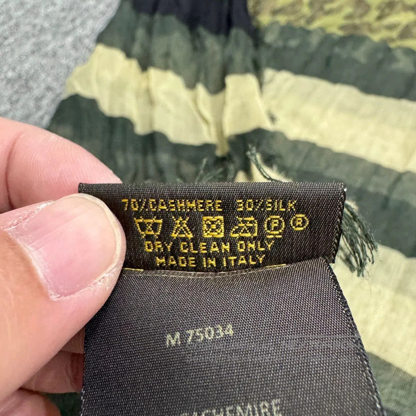 Louis Vuitton Louis Vuitton Leopard Print Scarf. Size ONE SIZE - 4 Thumbnail