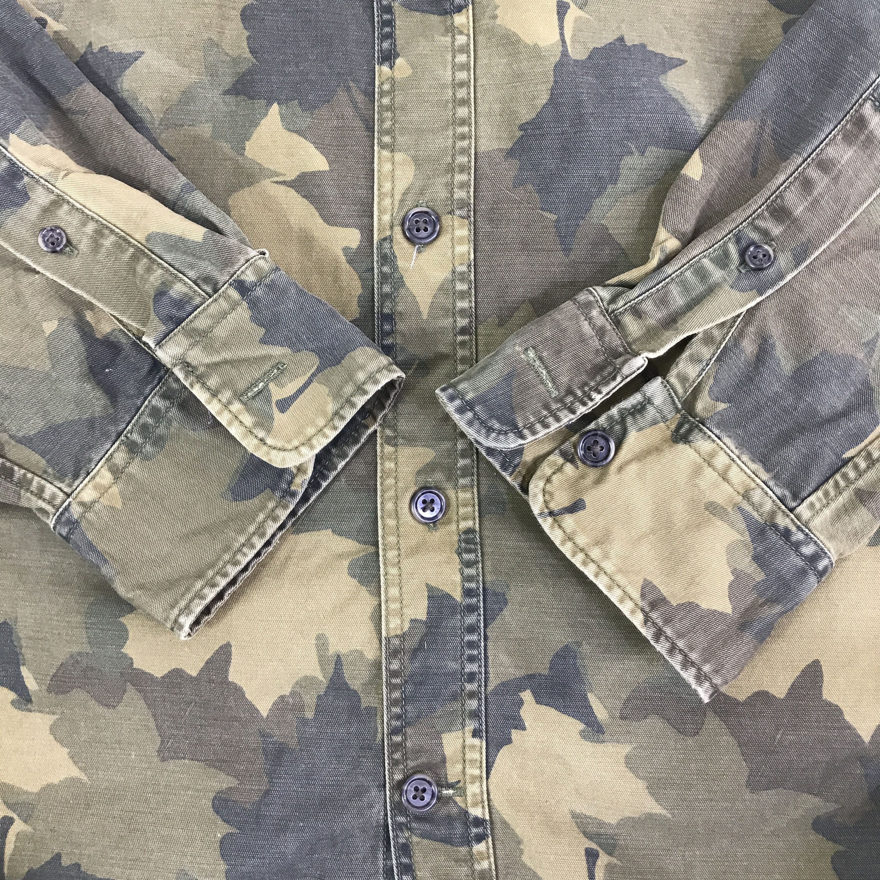 Gap GAP CAMO ARMY BUTTON UP SHIRT K116B13 Size US L / EU 52-54 / 3 - 7 Thumbnail