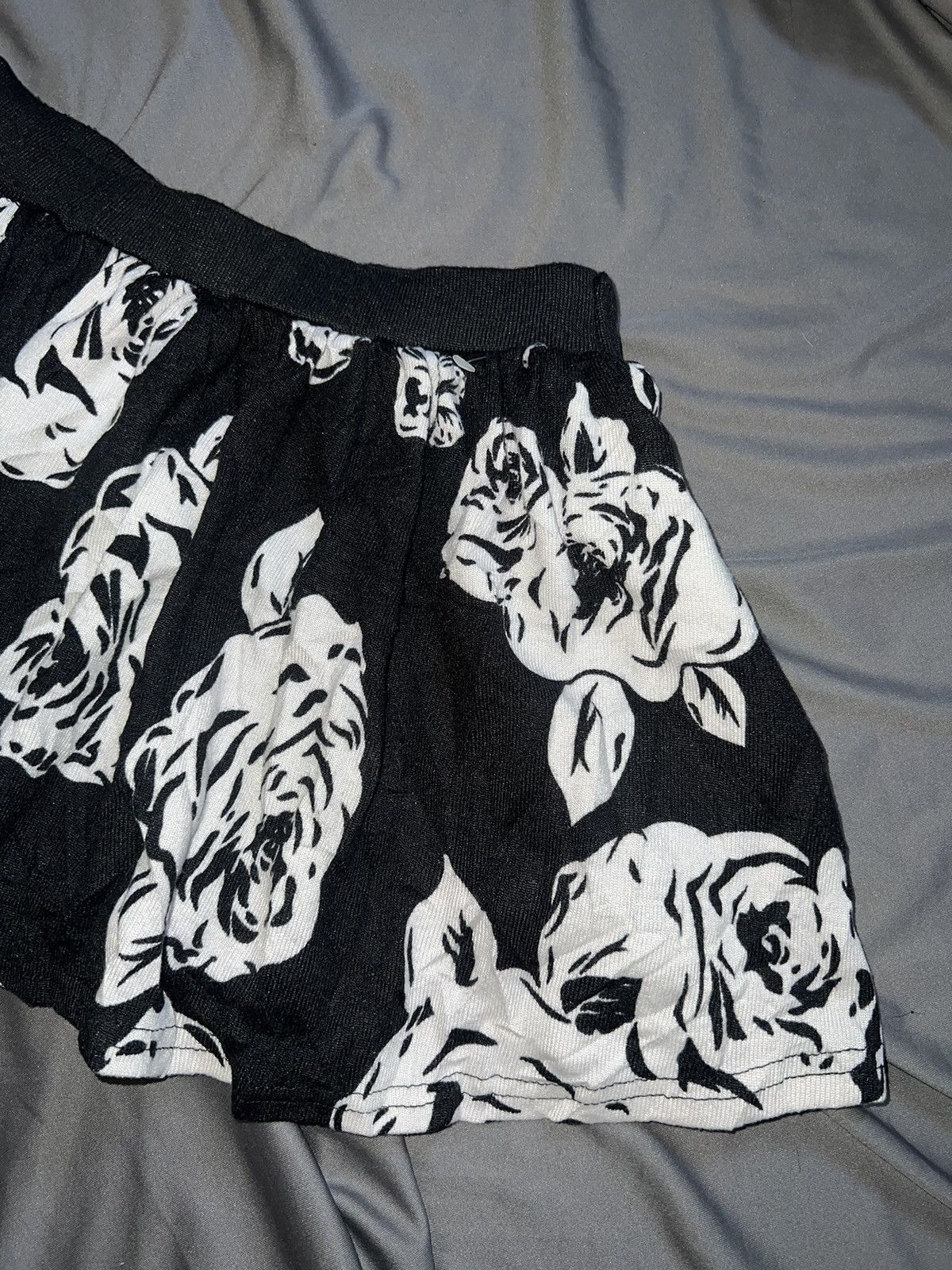Japanese Brand MA*RS rose mini skirt 🥀 Size 26" / US 2 / IT 38 - 4 Thumbnail