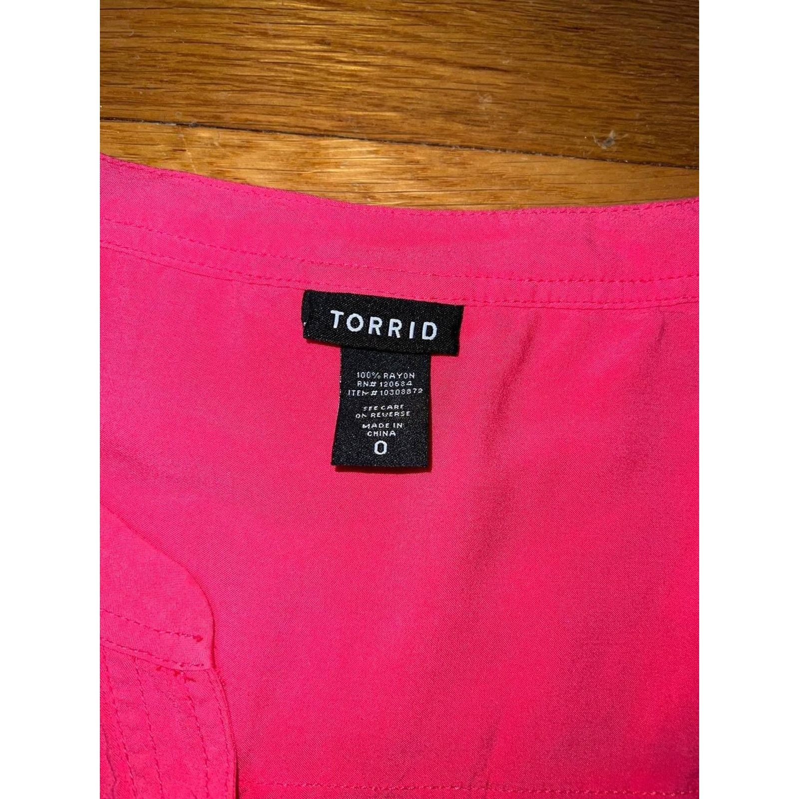 Torras Torrid Women’s Top Blouse Pink V-neck Size 0 A002061 Size XS / US 0-2 / IT 36-38 - 3 Thumbnail