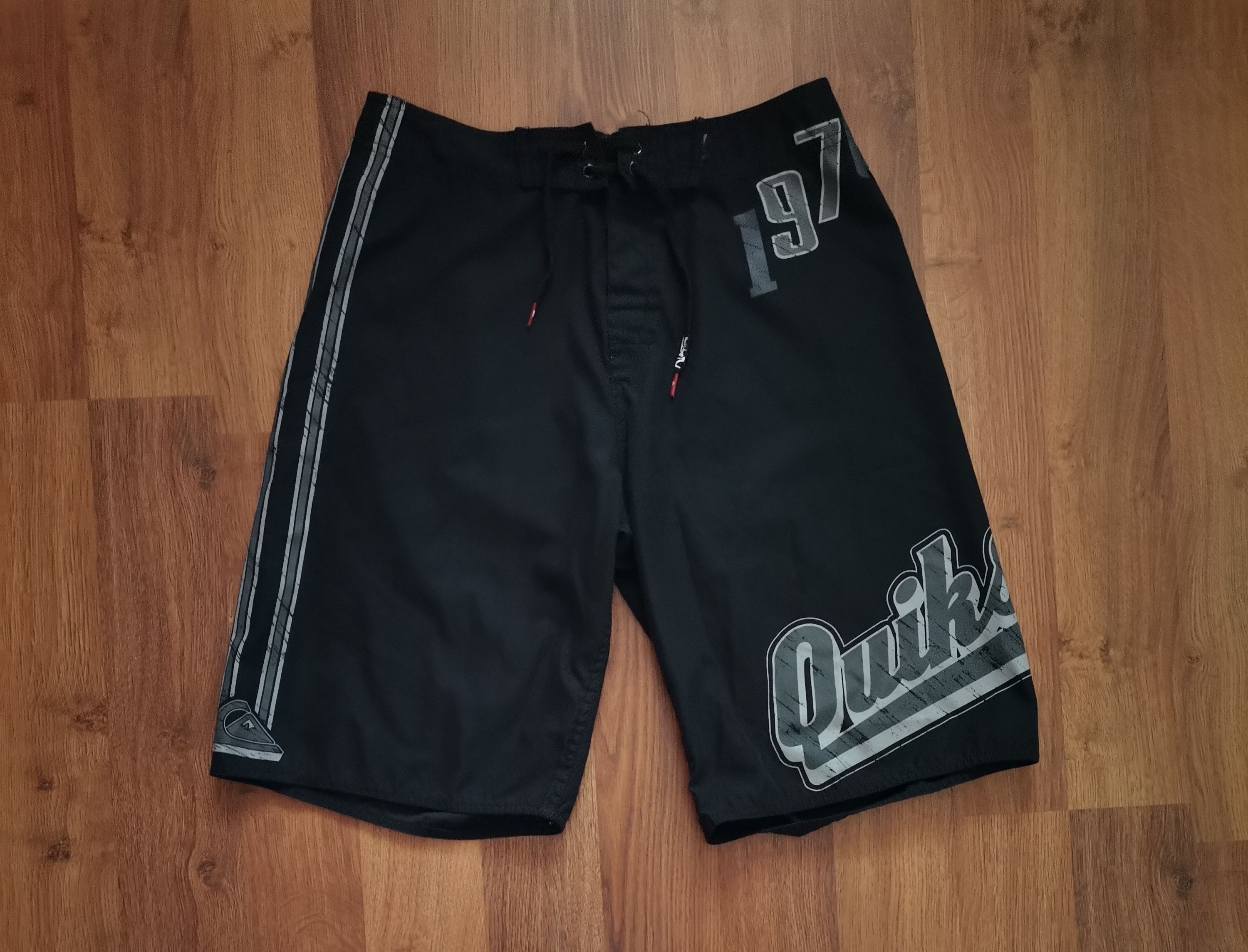 Quiksilver Quiksilver Shorts Size US 30 / EU 46 - 1 Thumbnail