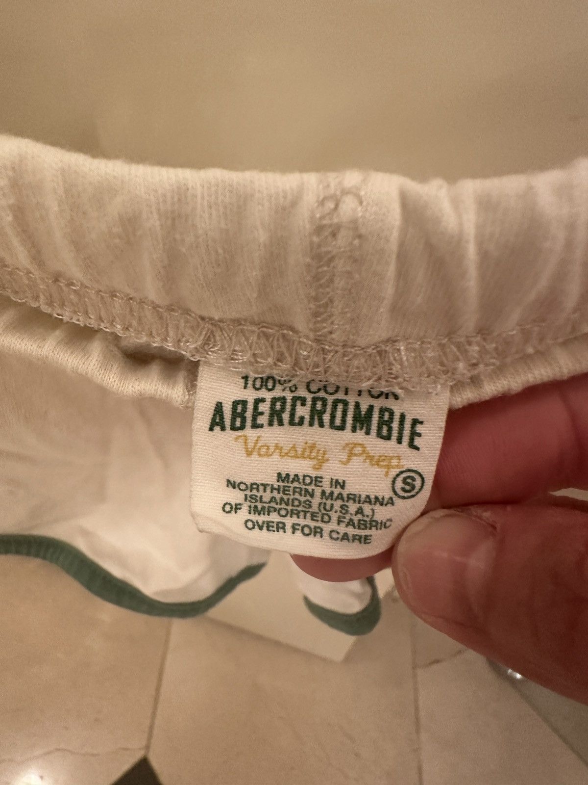 Abercrombie & Fitch Women’s Abercrombie Varsity Prep white shorts. Size S Size 27" / US 4 / IT 40 - 5 Thumbnail