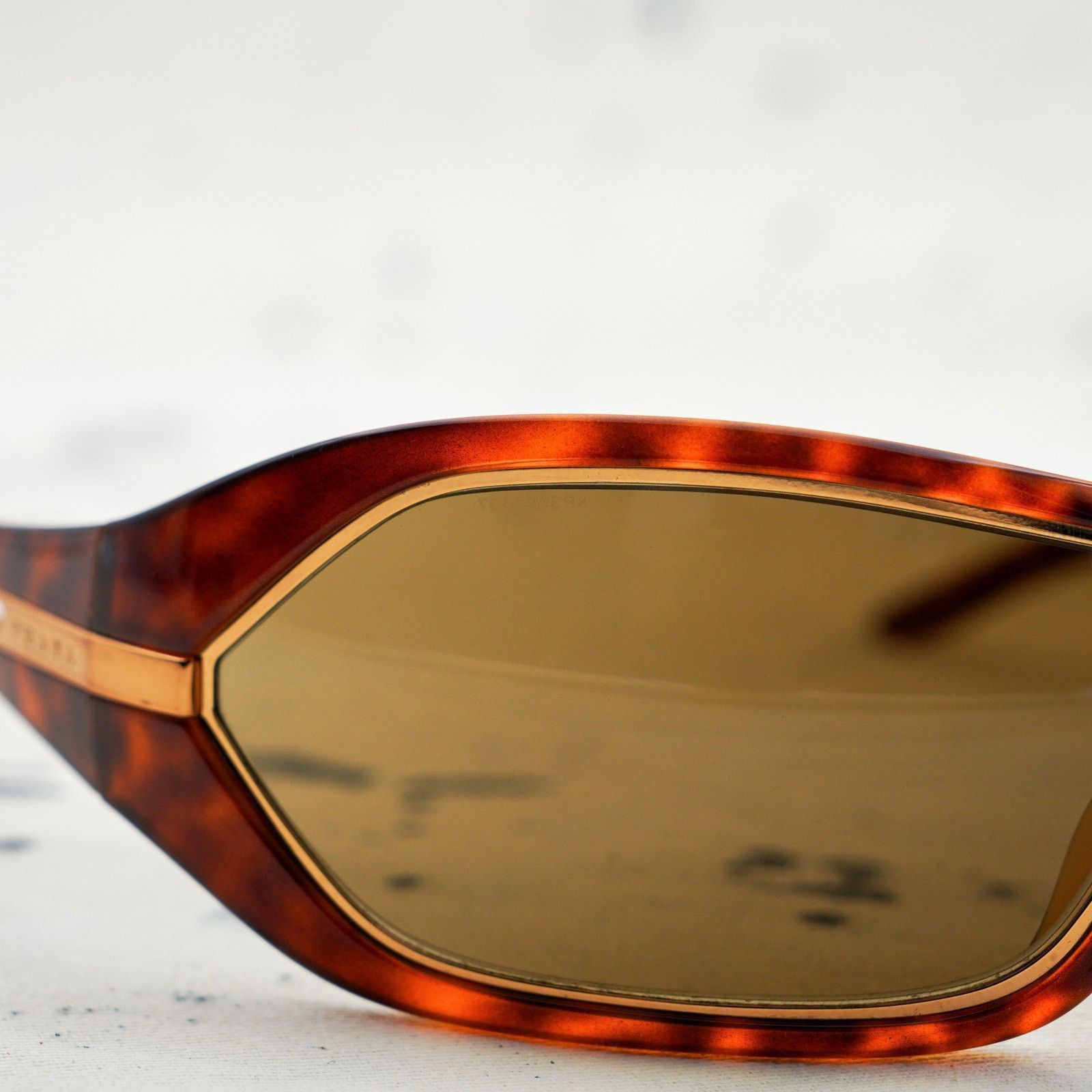 Prada Vintage prada tortoise oversized gold logo mask sunglasses Size ONE SIZE - 5 Thumbnail