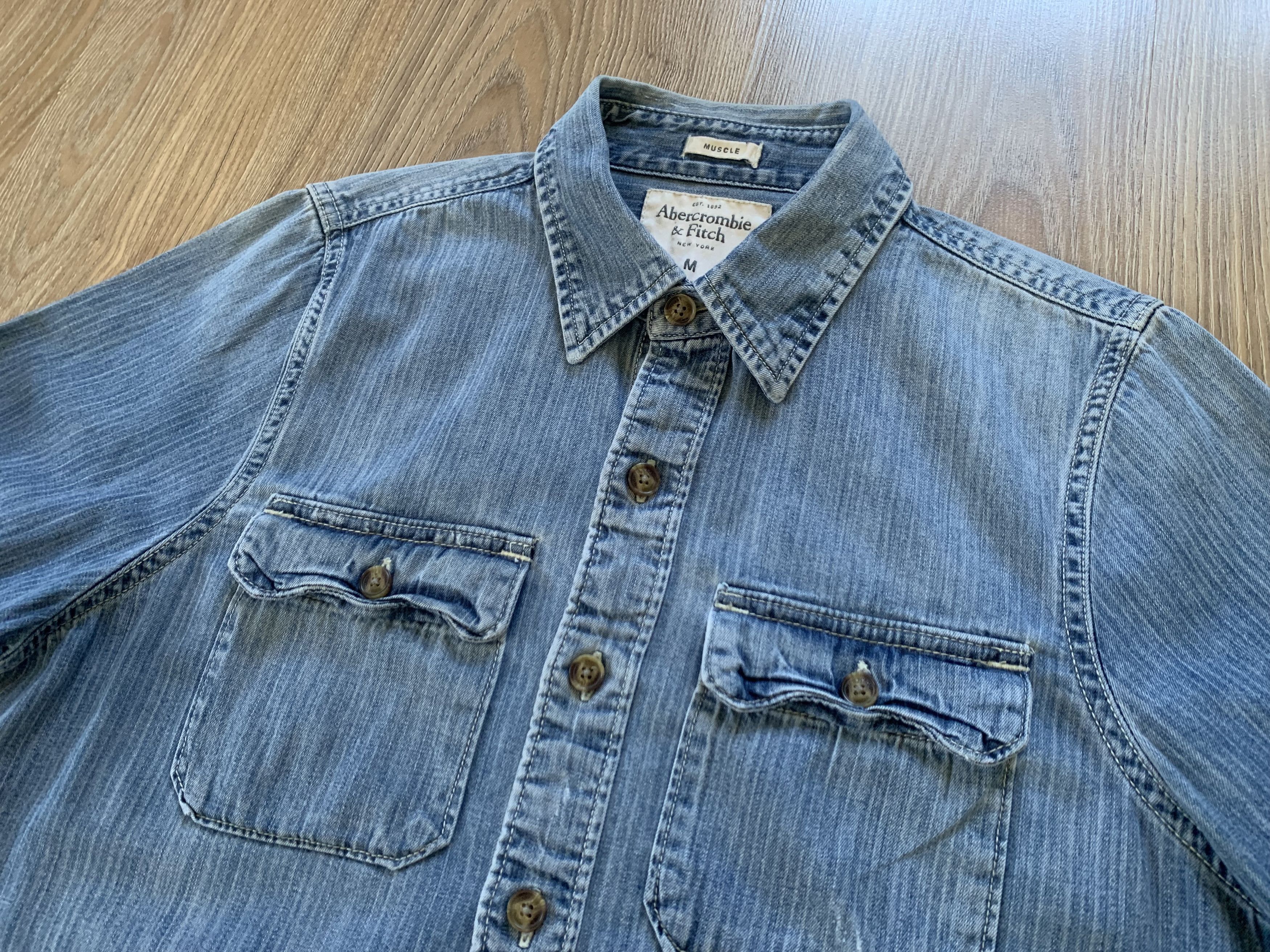 Abercrombie & Fitch Abercrombie & Fitch Denim Button Up Shirt Size US M / EU 48-50 / 2 - 4 Thumbnail