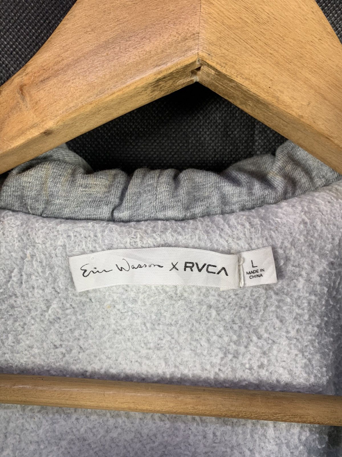 RVCA Steals! RVCA Erin Wasson Distressed Denim Jeans Jacket Size US M / EU 48-50 / 2 - 8 Thumbnail