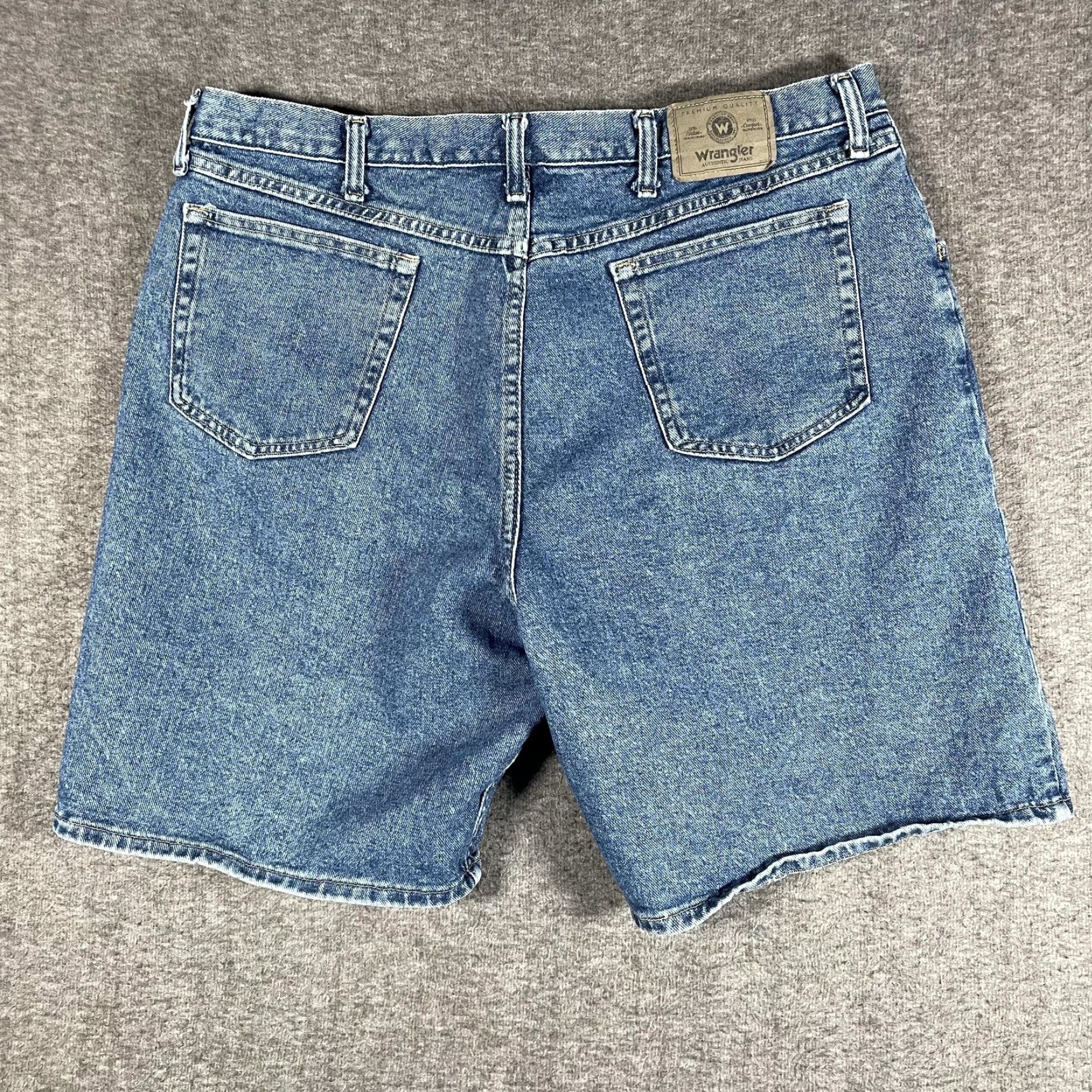 Wrangler VINTAGE Wrangler Shorts Mens 40 Blue Denim Regular Bermuda 90s Y2K Stone Wash 5-Pocket Logo Size US 40 / EU 56 - 2 Thumbnail