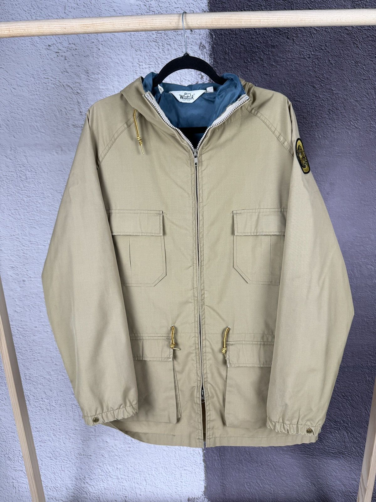 Vintage Woolrich vintage beige light jacket Size US L / EU 52-54 / 3 - 1 Thumbnail