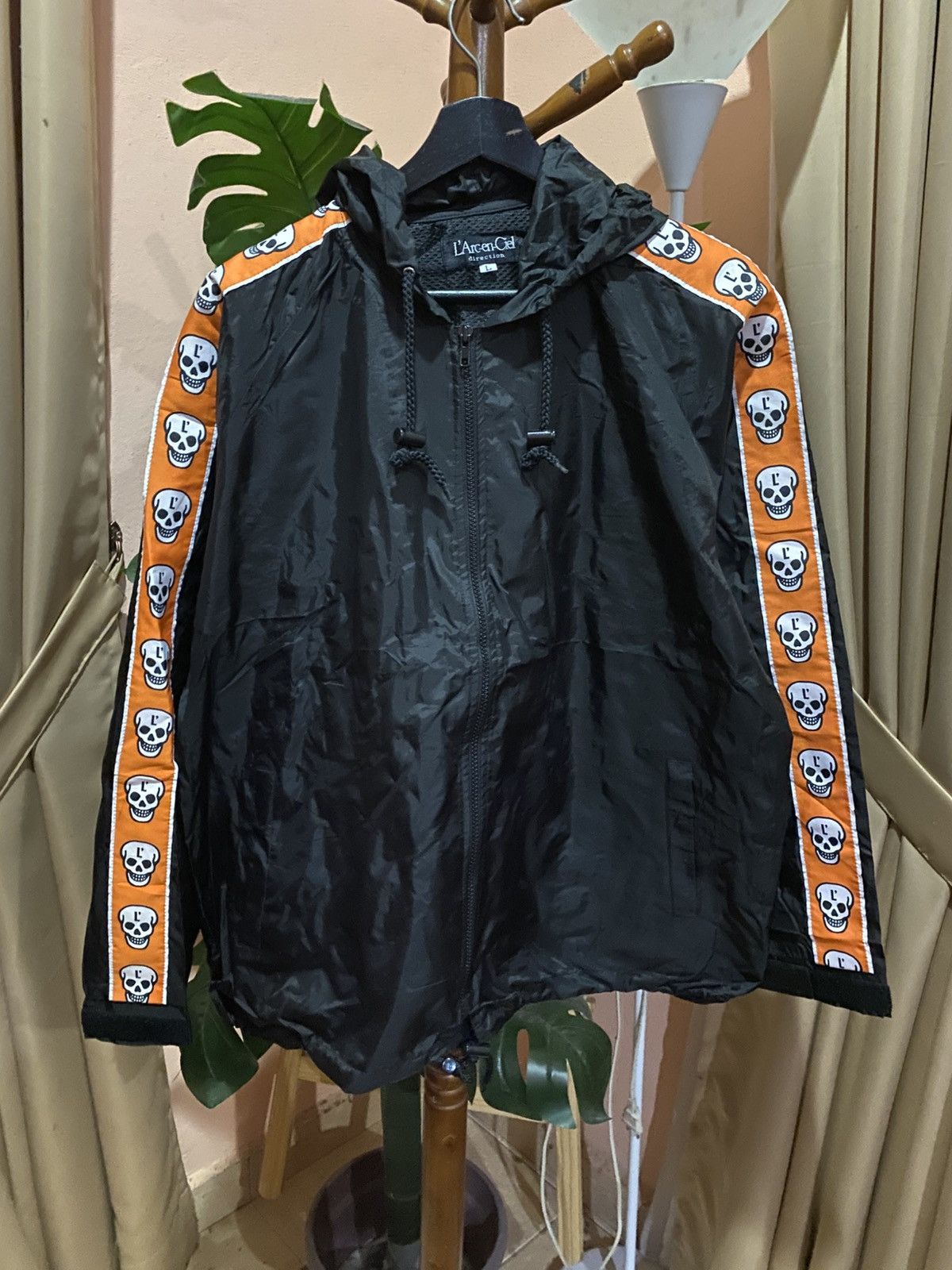 Japanese Brand VINTAGE L’ARC-EN-CIEL SKULL SIDE TAPE WINDBREAKER Size US M / EU 48-50 / 2 - 4 Thumbnail