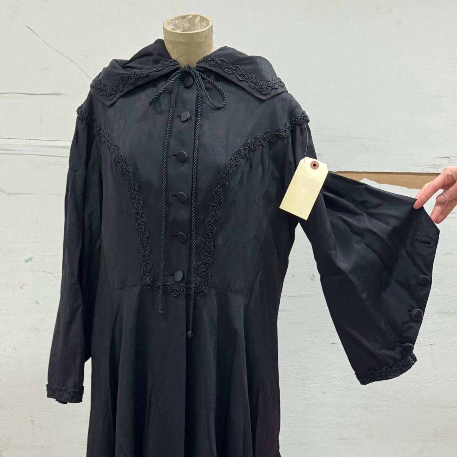 Other Vintage 50s Black Hooded Victorian Style Cloak Trench Coat Size S / US 4 / IT 40 - 4 Thumbnail