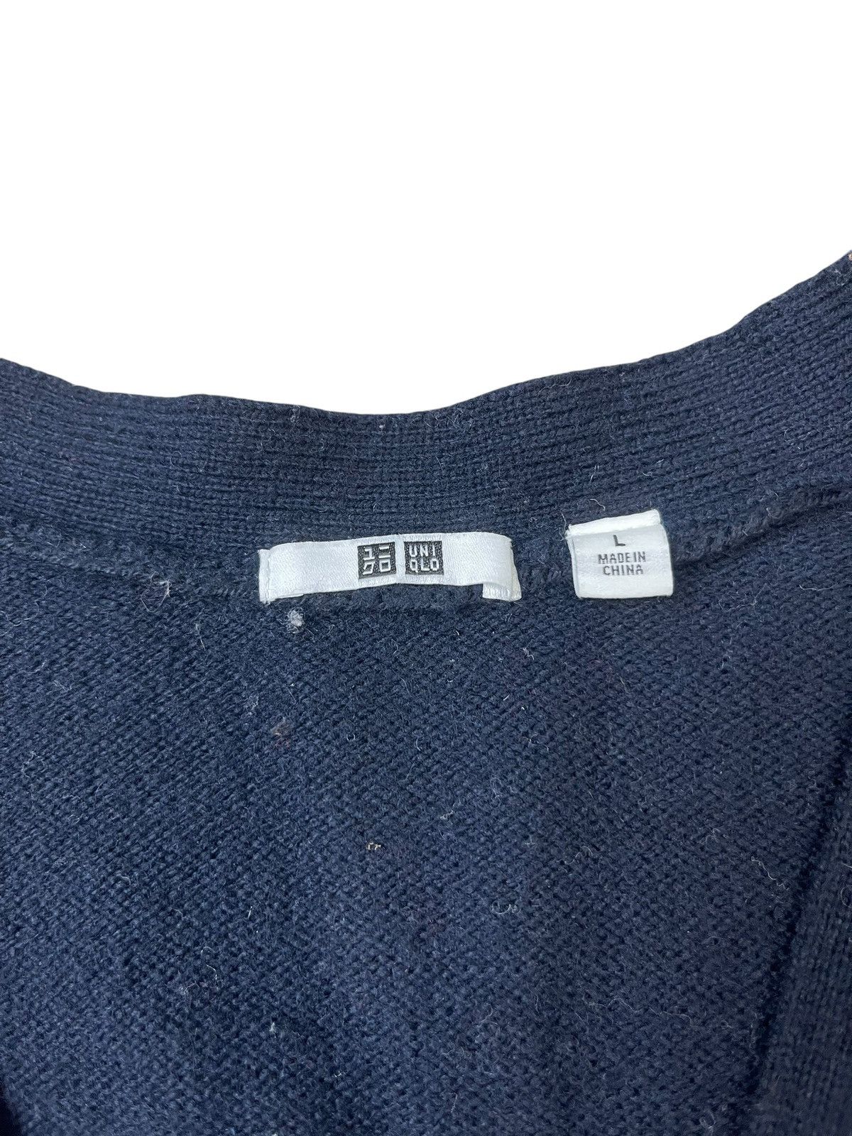 Uniqlo Vintage Uniqlo Aztec Cardigan Sweater Streetwear Size US L / EU 52-54 / 3 - 4 Thumbnail