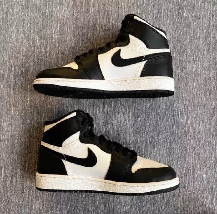 Jordan Brand Nike Air Jordan 1 Retro High OG 2014 Sz 5.5Y 555088-010 Size US 5.5 / EU 38 - 4 Thumbnail
