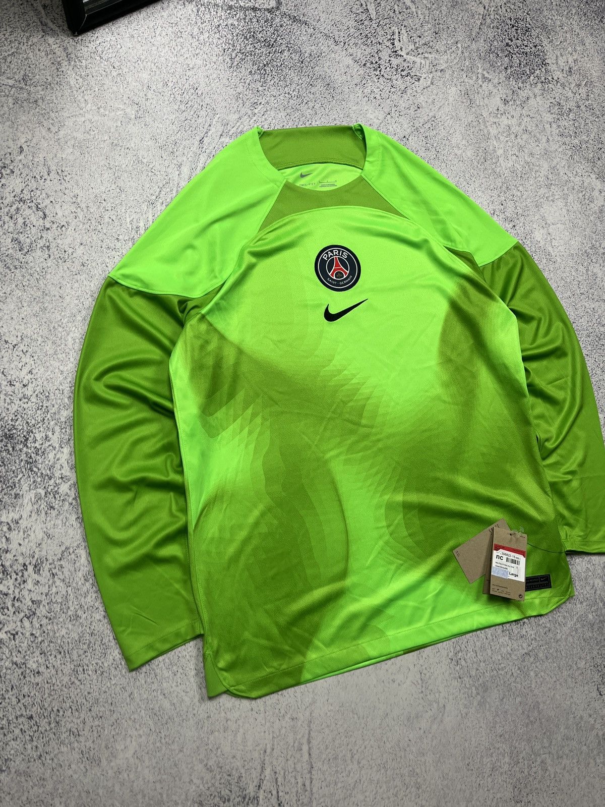 Nike NWT Nike Paris Saint Germain 2022/23 Home Goalkeeper Jersey Size US L / EU 52-54 / 3 - 4 Thumbnail