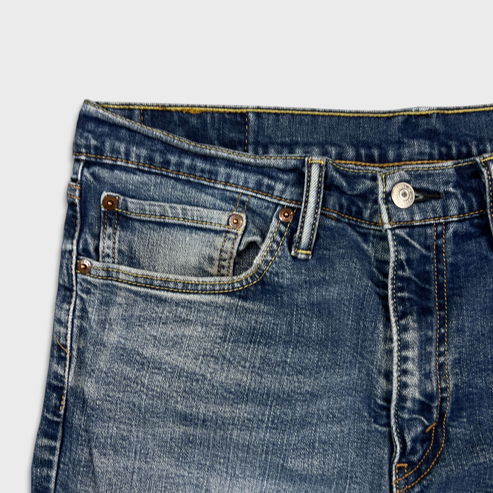 Levi's × Vintage Levi's 541 Jeans 34x30 Athletic Taper Faded American Denim Size US 34 / EU 50 - 3 Thumbnail