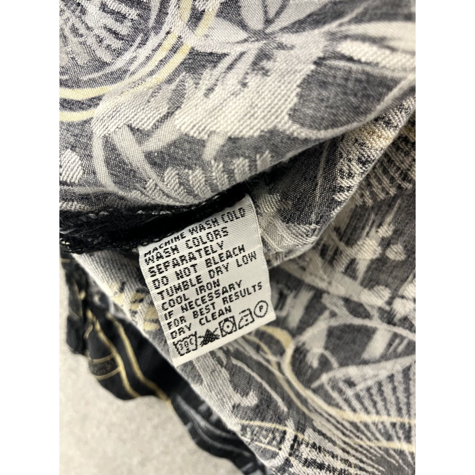 Tommy Bahama Tommy Bahama Hawaiian Shirt Mens L Fish Palm Trees Size US L / EU 52-54 / 3 - 3 Thumbnail