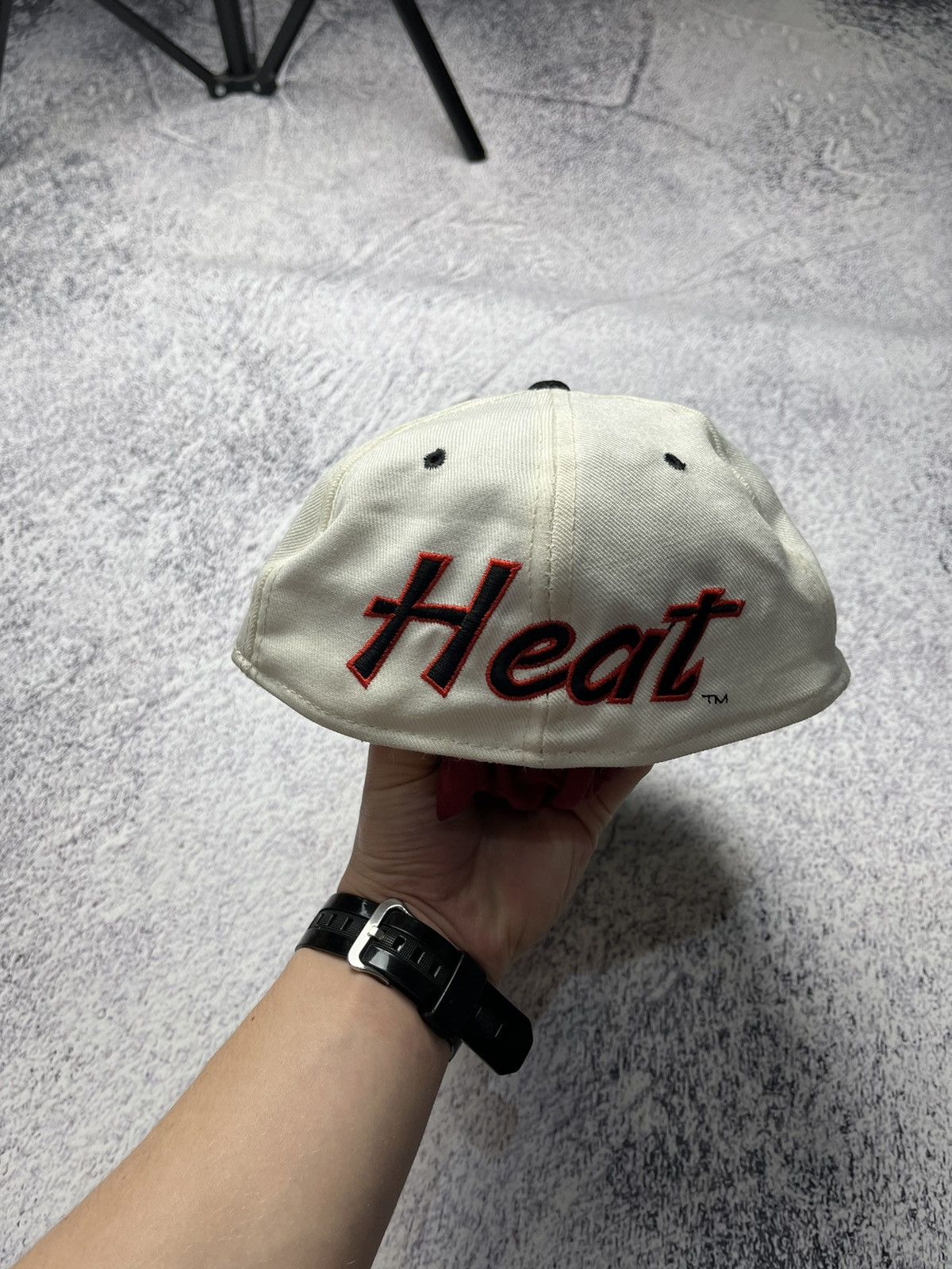 NBA Vintage Miami Heat Cap NBA Streetwear Rare Casual Fan Logo Size ONE SIZE - 4 Thumbnail