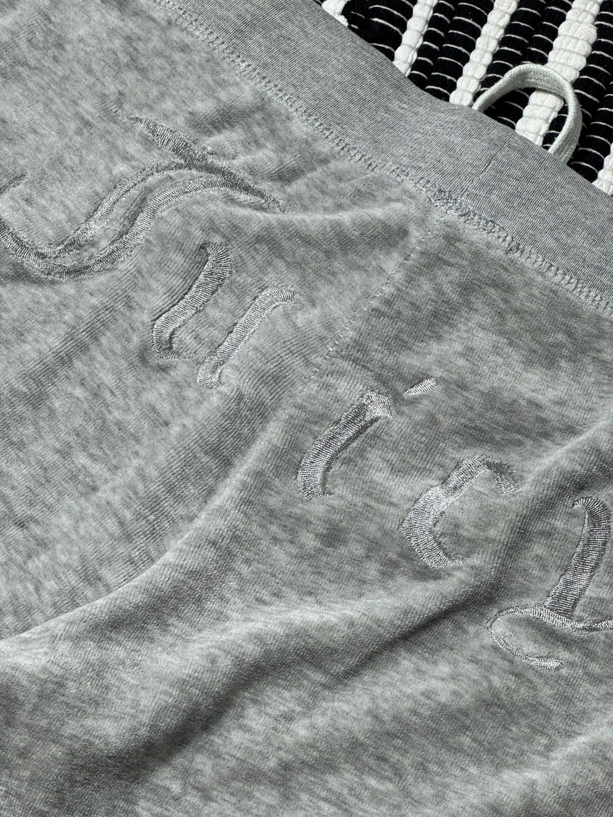 Juicy Couture VINTAGE JUICY COUTURE VELOUR PANTS Size 28" / US 6 / IT 42 - 8 Thumbnail