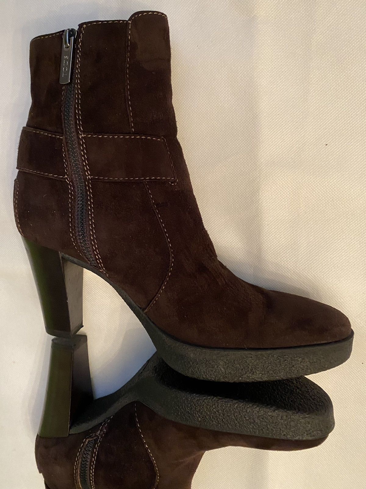 Tod's Tod’s 🇮🇹 brown suede medallion buckled ankle boots 6 UK VGC Size US 8.5 / IT 38.5 - 11 Thumbnail