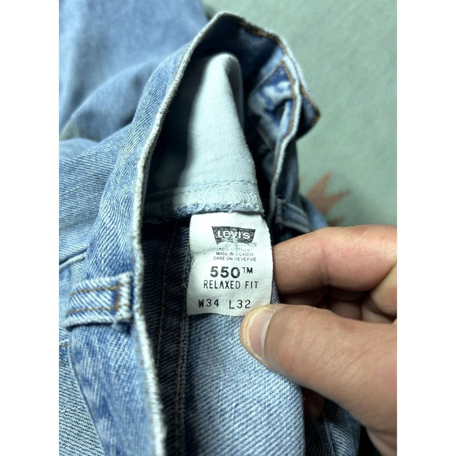 Levi's VINTAGE Levi’s 550 Jeans Relaxed Fit Skater Jeans Men 33x32 Light Wash USA Blue 90s Straight Mens Size US 33 - 6 Thumbnail