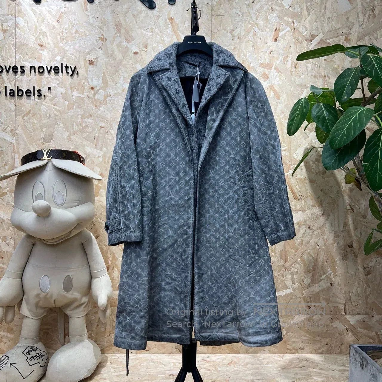 Louis Vuitton Louis Vuitton Monogram Print Coat Size 32. Size M / US 6-8 / IT 42-44 - 1 Thumbnail