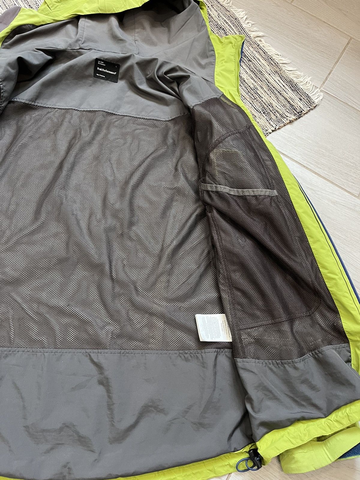Peak Performance Peak Performance raincoat jacket outdoor minimalistic Size US L / EU 52-54 / 3 - 14 Thumbnail