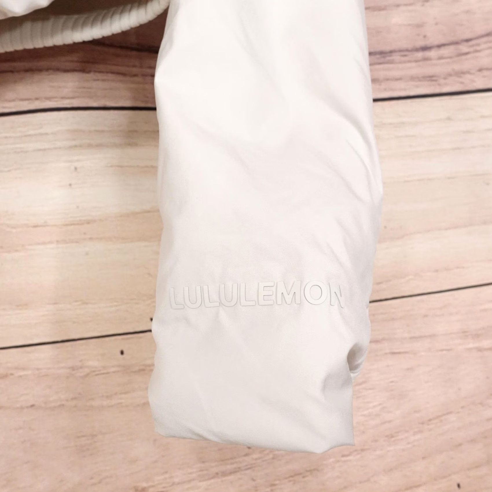 Lululemon Lululemon Jacket Womens 6 White Primaloft Cropped Full Zip Insulated Softshell Size M / US 6-8 / IT 42-44 - 3 Thumbnail